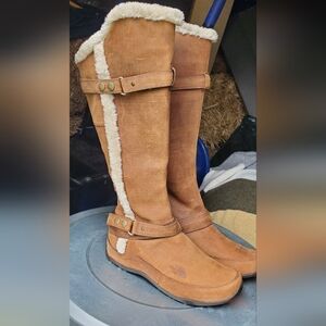 Northface woman boots size 9